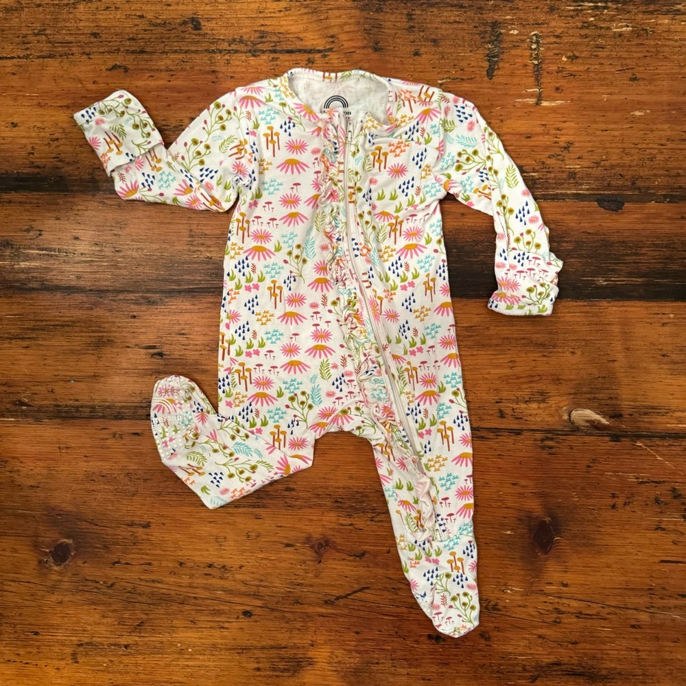 EUC Emerson & Friends Wildflower Bamboo Footie Pajamas 3-6 Months